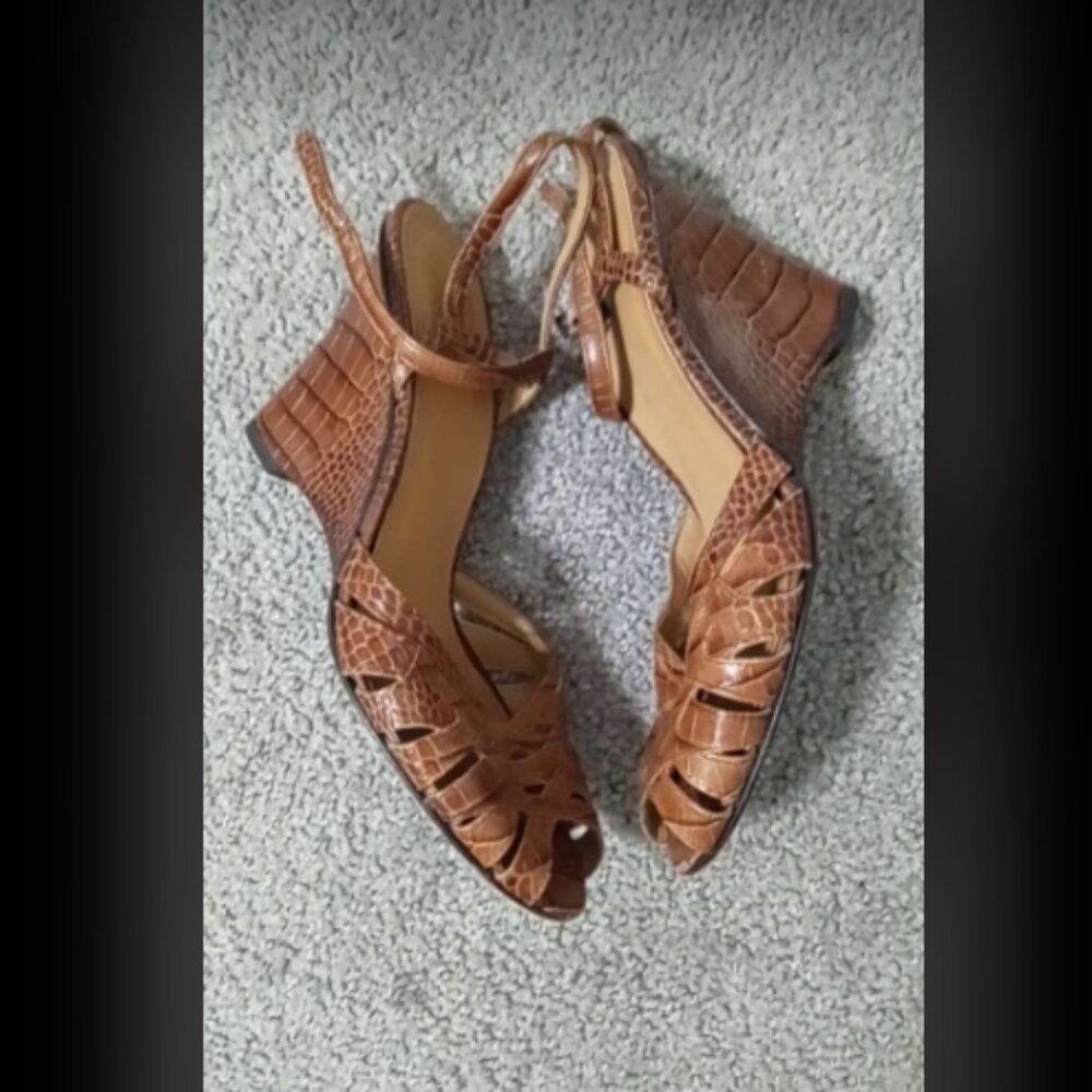 Modern does 1940s Stuart Weitzman Brown Crocodile Strappy Wedge Sandals 7.5